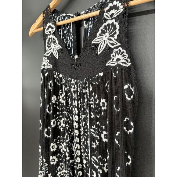 Lucky Brand Women's Floral Embroidered Sleeveless Blouse S Black White Bohemian - Picture 4 of 11